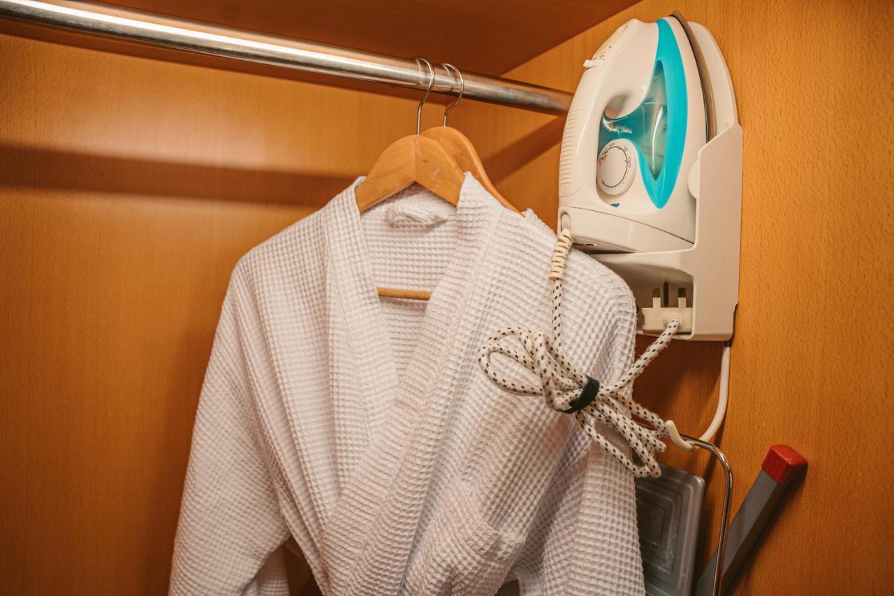 St Giles Gardens Hotel Kuala Lumpur Extérieur photo A bathrobe