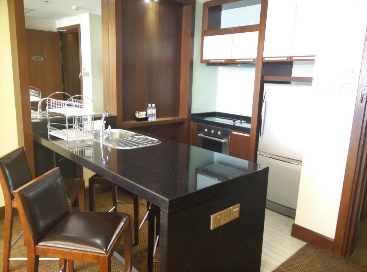 St Giles Gardens Hotel Kuala Lumpur Extérieur photo A kitchen in a hotel suite